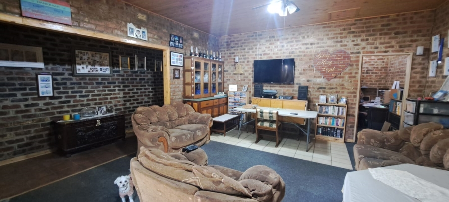 6 Bedroom Property for Sale in Schweizer Reneke North West